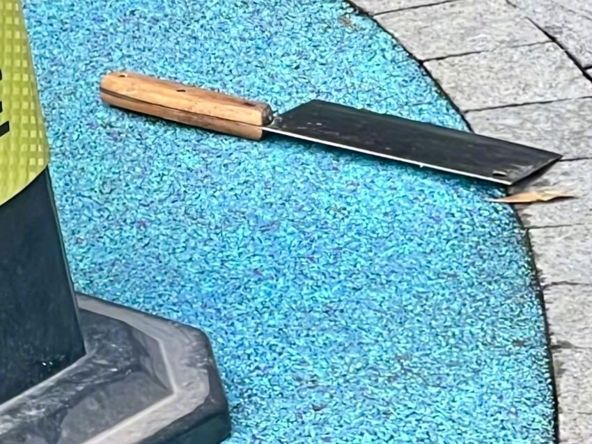 #高空抛菜刀小区已安装反向摄像头#【#多方回应高空抛菜刀砸儿童区#：嫌疑人已被刑