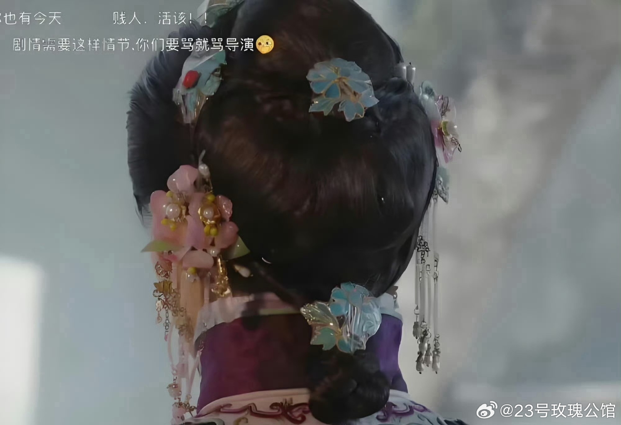 胡杏儿这头饰裹了塑料膜？那么保护，应该是真货了。。。