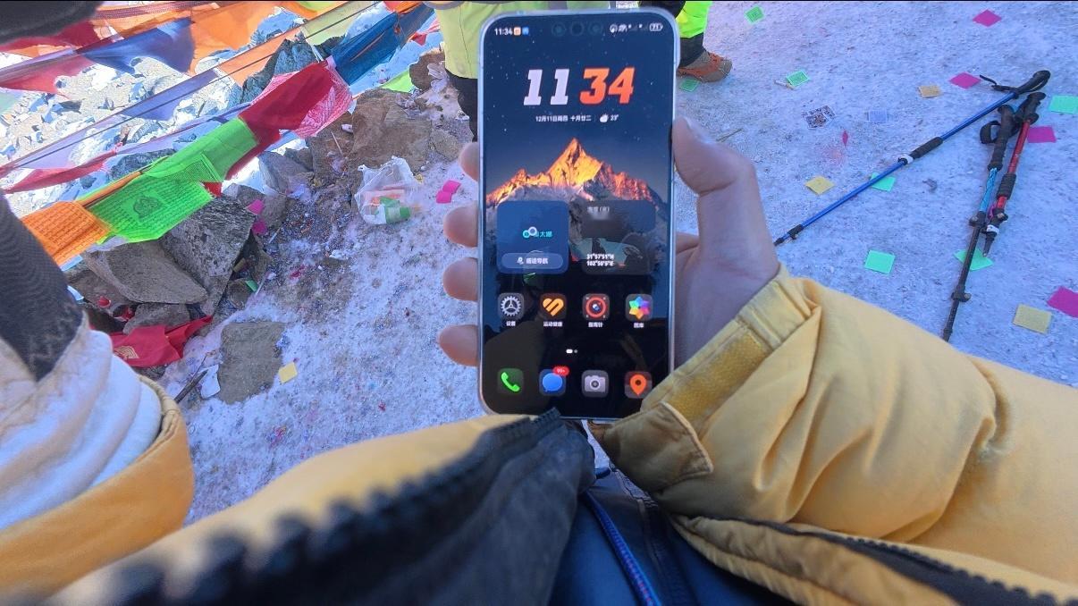 上次我也去了雪山见证了Mate80的强大零下10度左右，不仅屏幕亮，而且户