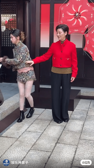 内娱上货速度就是快李湘出事没到3天新的富养女儿好妈妈位置就被徐帆接替了徐帆