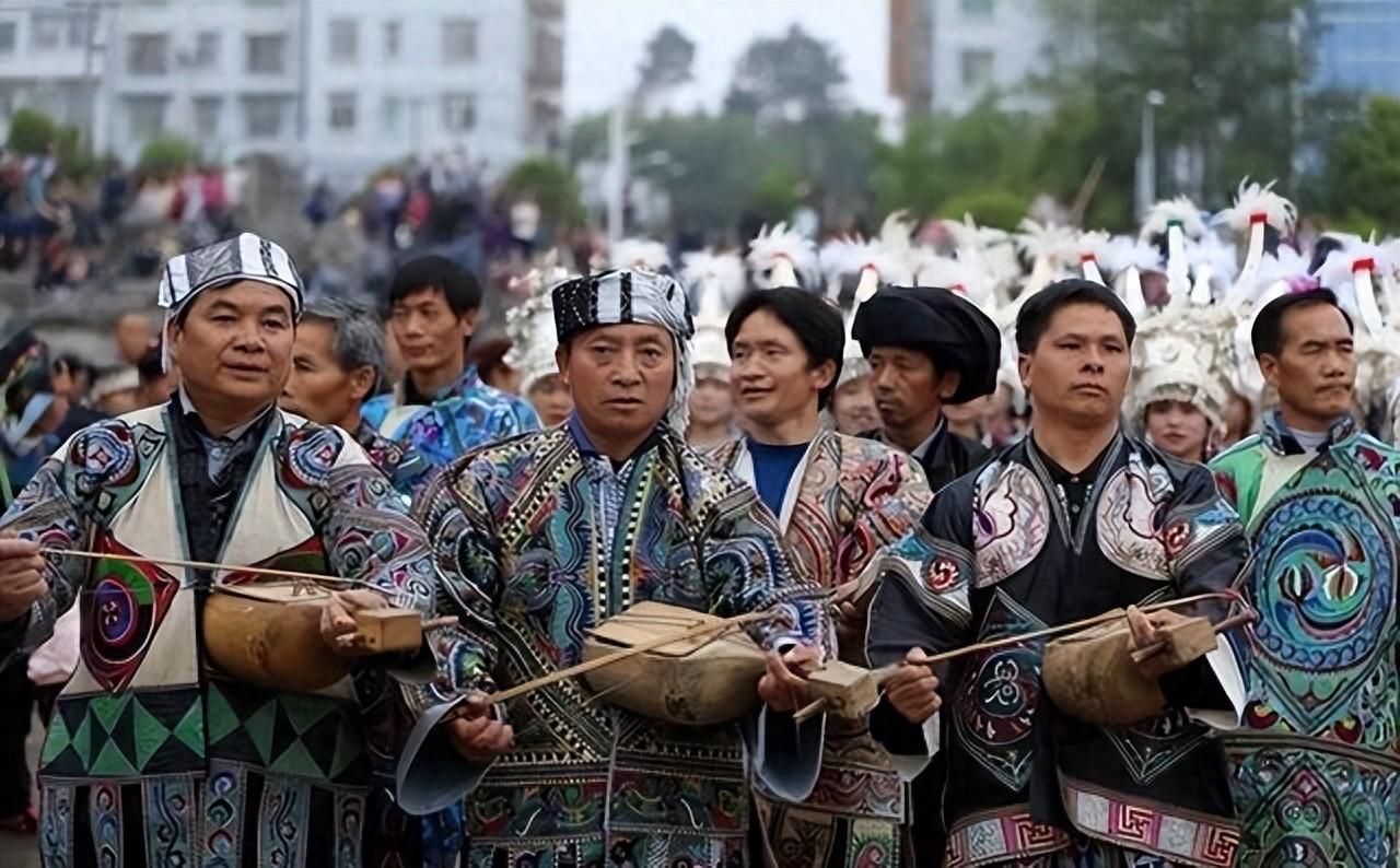 在美国生活着38万苗族人，但令人意外的是，他们中绝大多数人对中国不仅没有认同感，