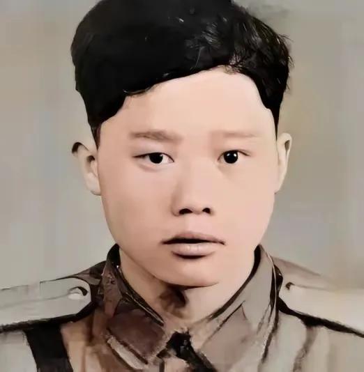 1951年1月28日，志愿军战士潘天炎因为生理需要去附近的草丛解决，却意外发现阵