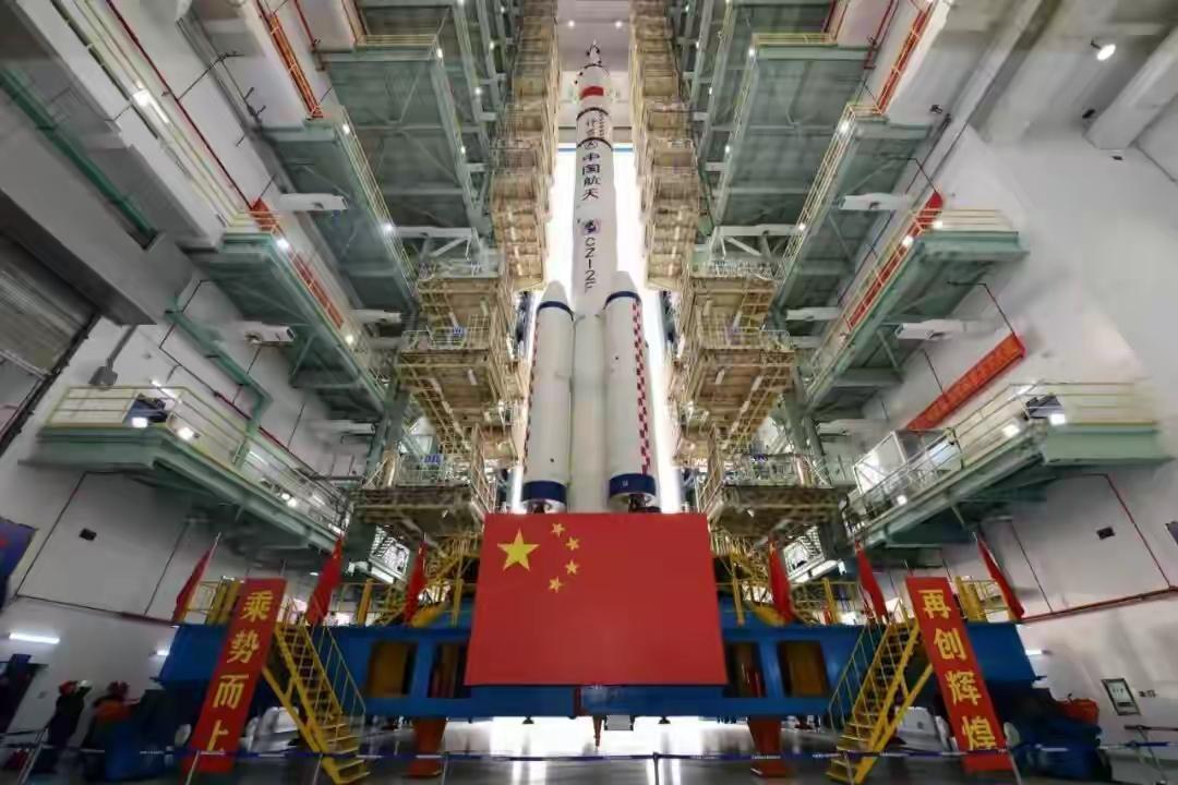 震惊！导师随神舟上天，组会还开吗？答案意想不到导师飞向太空，组会依旧如期举