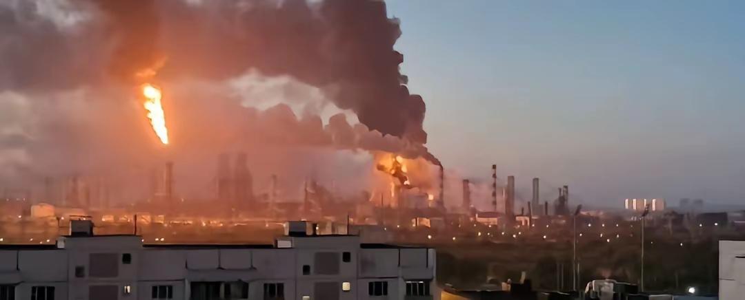 莫斯科炼油厂一天两次遭袭击俄媒报道，当地时间21日，莫斯科州州长沃罗比约夫证