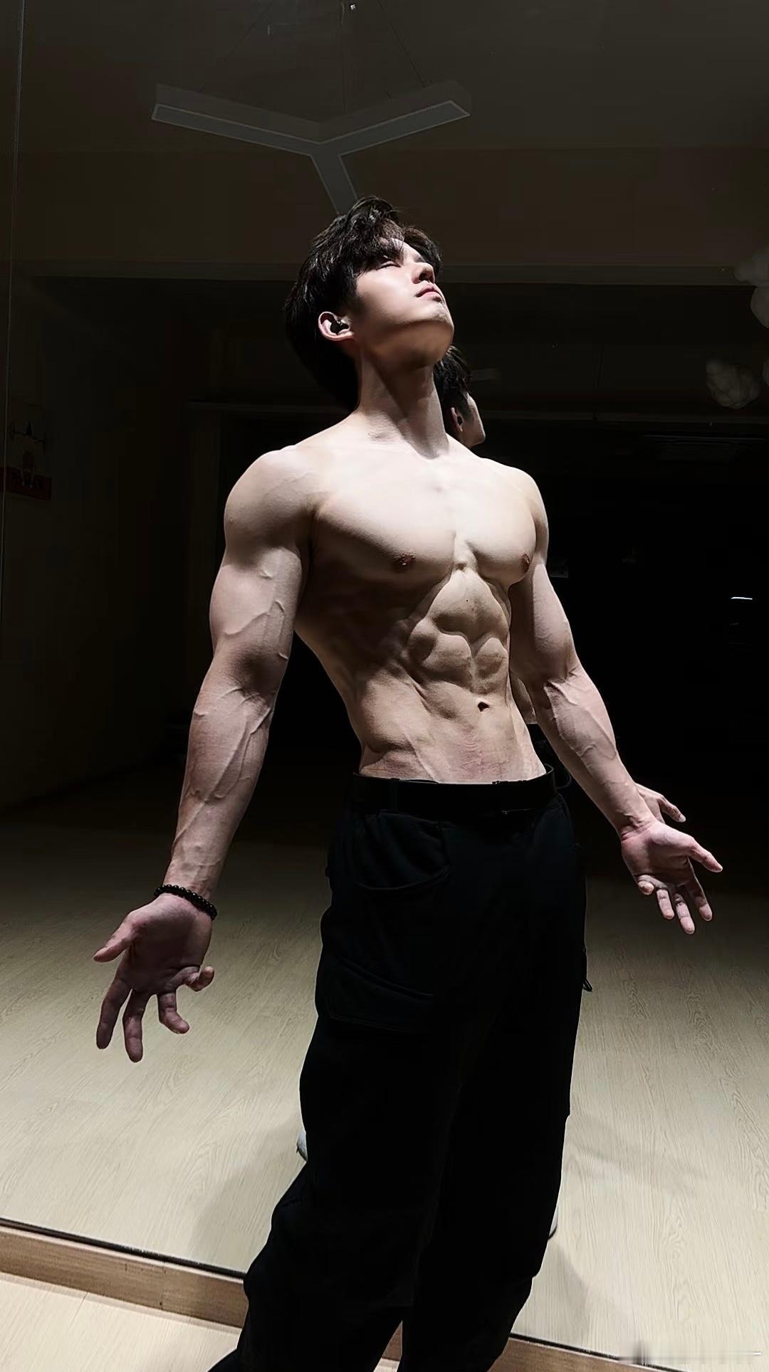 宝宝在干嘛健身张宏涛
