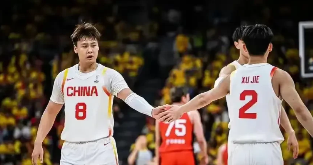 赢了！赢了！又赢了！中国男篮欧洲拉练又赢球了，中国男篮拉练又赢下一场比赛，听说是