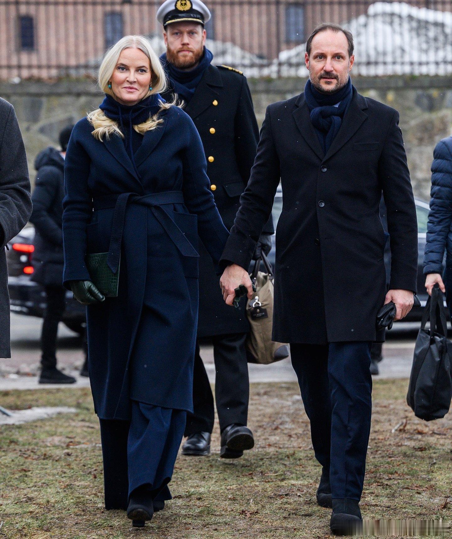 新闻2026.1.27挪威王储夫妇和瑞典女王储维多利亚各自参加国际大屠杀纪念