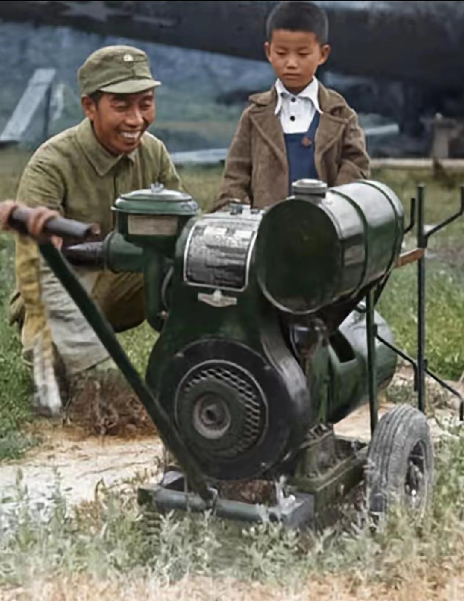 这可是一件稀罕物，也是一个好东西。这是1944年美军赠送给延安八路军的一台便携式