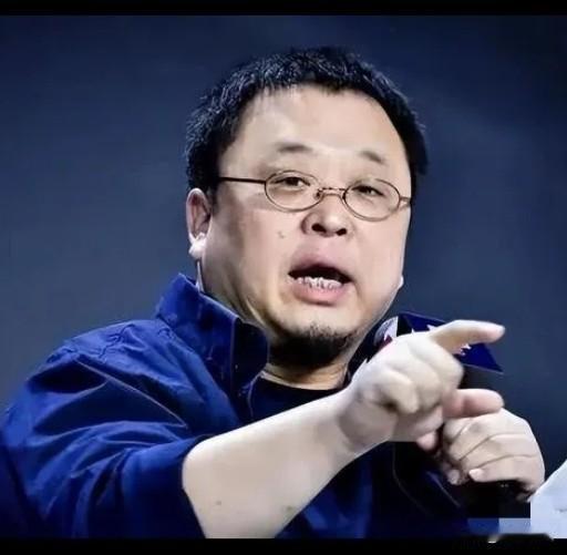 西贝不是毁在罗永浩的嘴里，而是毁在死犟死犟贾国龙的手里。西贝陷入经营困境，罗