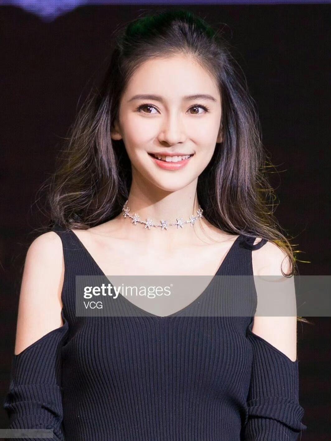 杨颖Angelababy//确信这是拿G社当站姐只有鼻姐的美貌能扛住G社的镜头，