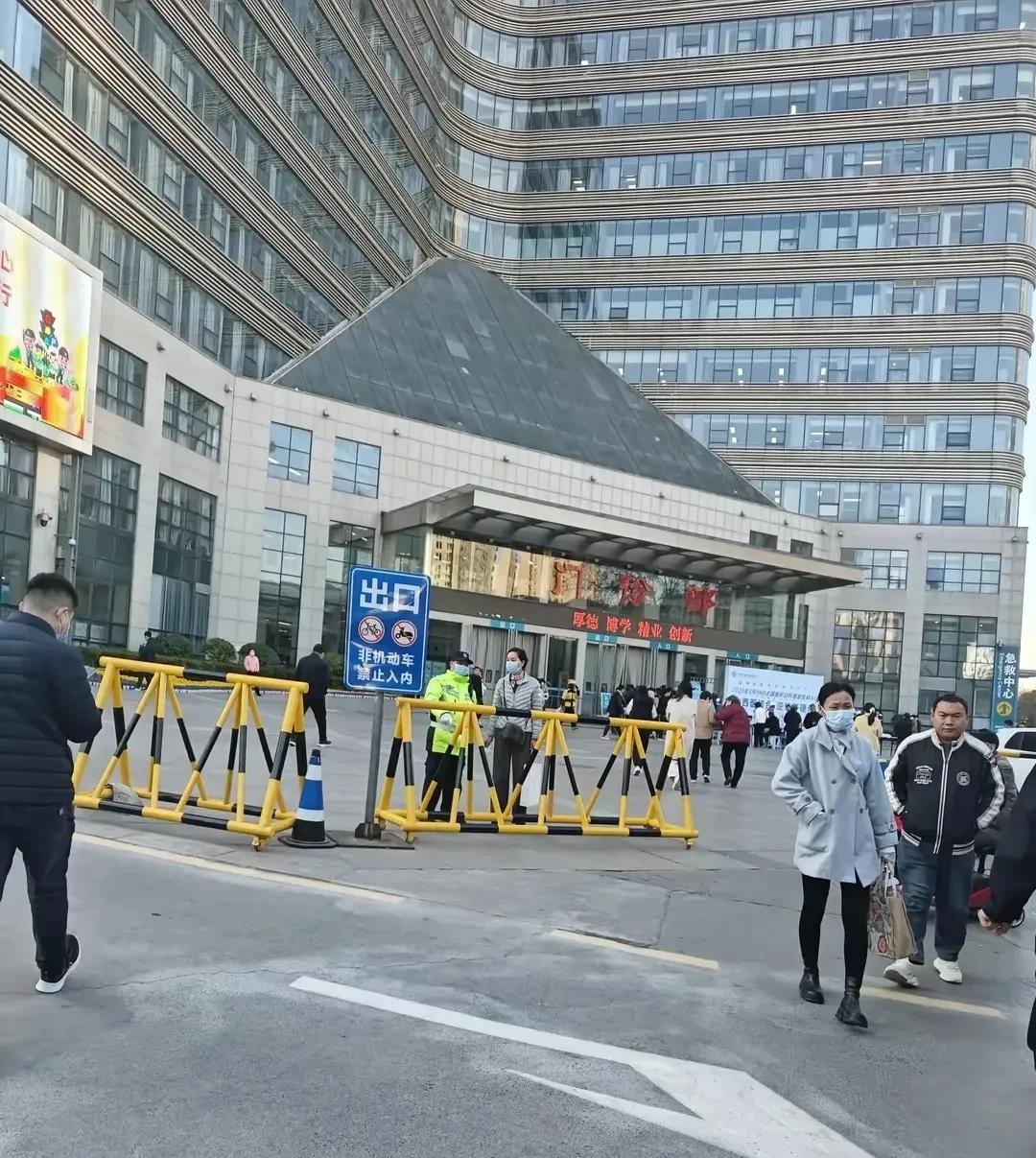 医疗界的平地惊雷，亚洲最大医院郑大一附院原院长被逮了。很多人可能不懂郑大一附院