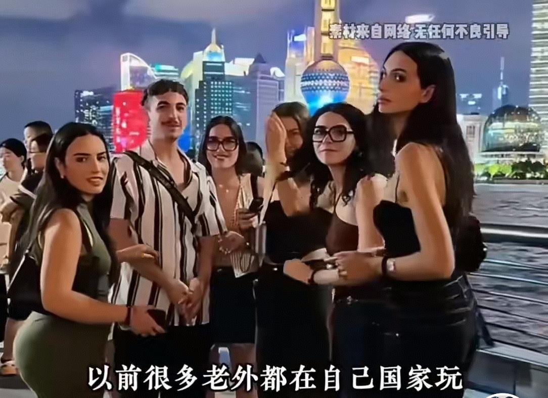 海外社交平台上，“ChinaHaul”话题持续刷屏。有博主在视频里说了一句高赞