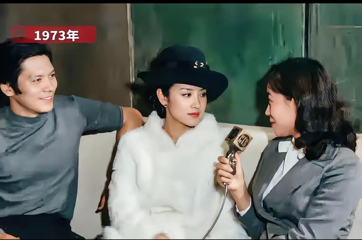 你看他跟谢贤和刘家昌的前妻甄珍的这张合影，充满了男性荷尔蒙的魅力。向华强说自