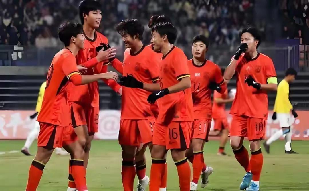 帅惟浩梅开二度，1人独进2球，小帅帅太帅😎啦！中国U16国少2比0领先孟加拉国