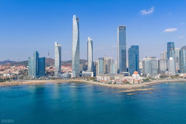 青岛藏了五道“神仙菜”！崂山日出就酒、老城红瓦拌海雾，赶海捡到宝的秘诀全在这条黄