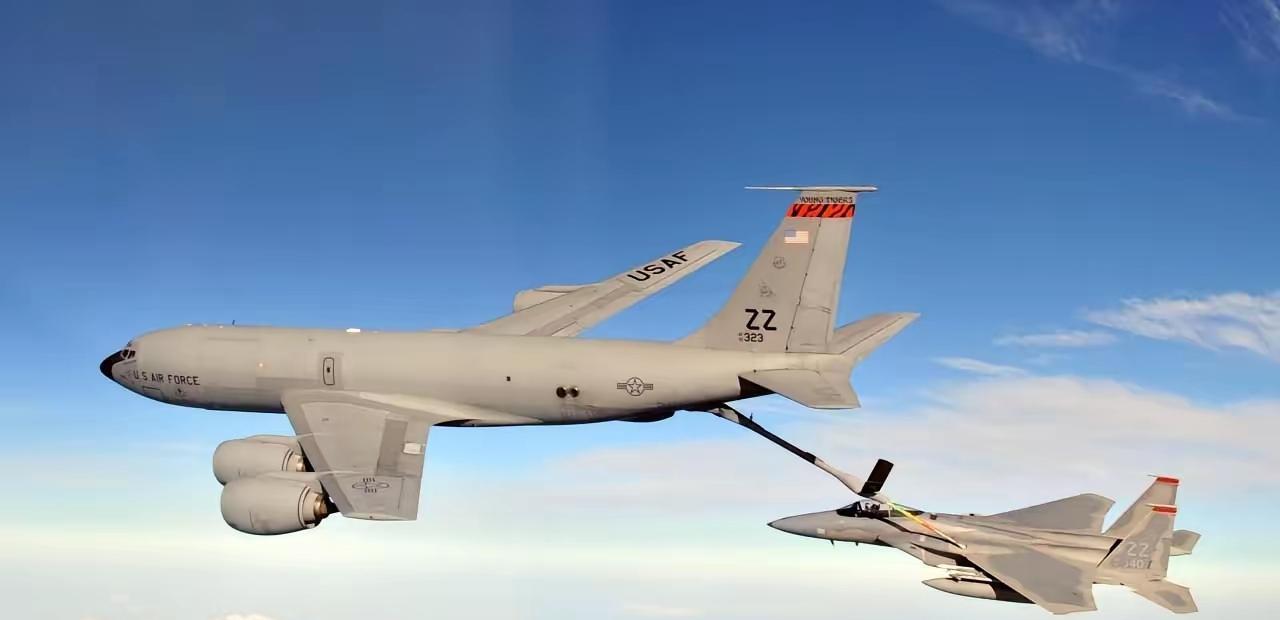 ❗️美军KC-135加油机在伊拉克坠毁，机组6人全部遇难这消息一出来，美军