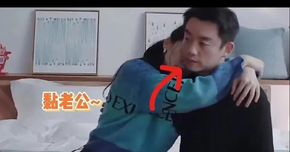 最近苗苗一家遭受到了无穷的网暴，有人说这是郑凯想离婚了，先把苗苗的形象搞黑！