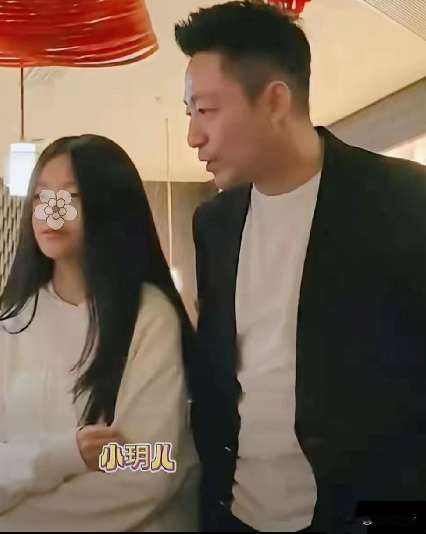 汪小菲关注小玥儿后，小玥儿没有回关他，然后他又取关了小玥儿！汪小菲对自己妈那么