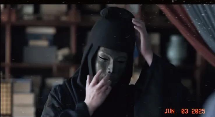 5.《藏海传》。赵秉文取下面具，微笑着看着藏海。藏海双膝下跪喊道“恩公，我早猜到