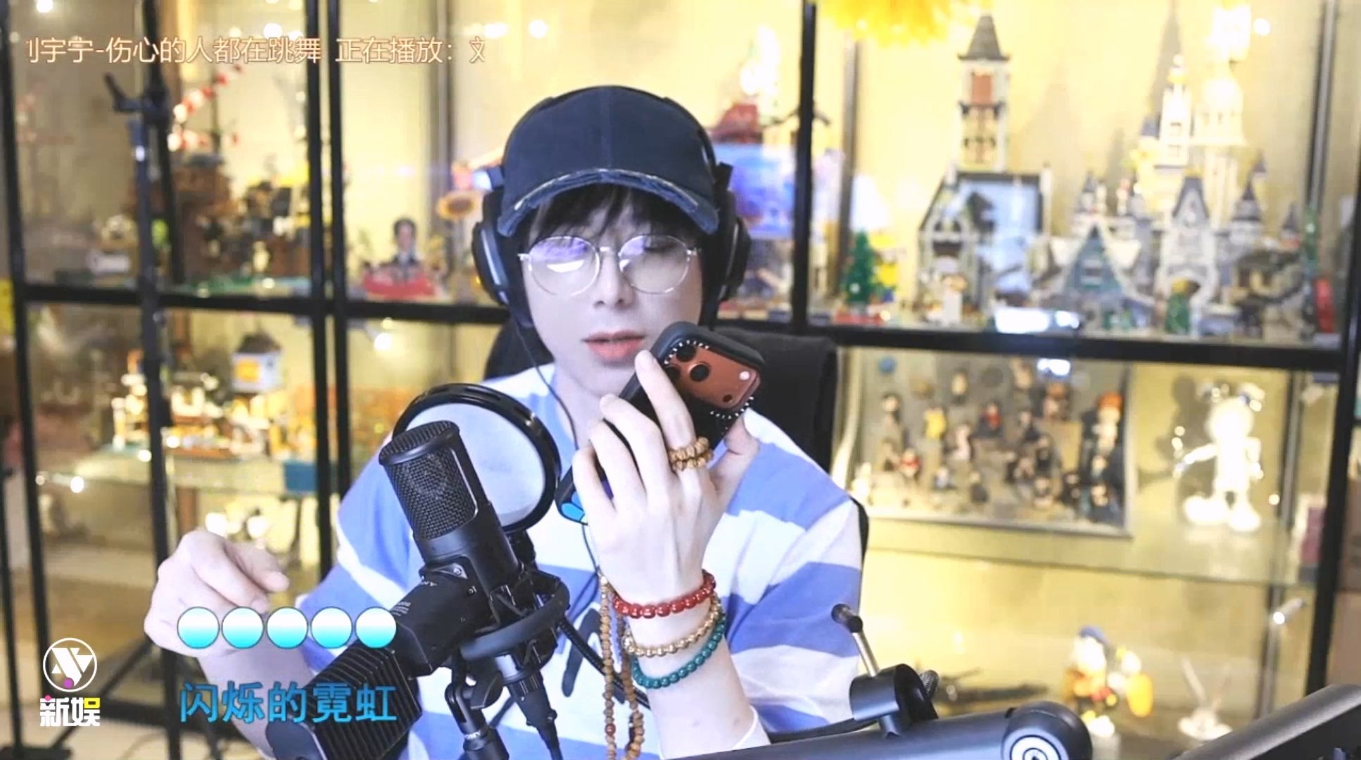 刘宇宁龚俊直播打电话龚俊说欠刘宇宁200块刘宇宁直播龚俊也在看刘哥直播，想连麦