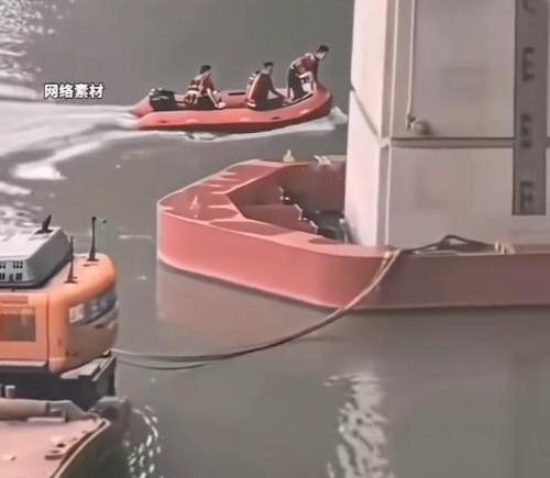 新郎婚礼当天跳河身亡，其父称儿子婚车内和新娘一直争吵，留下最后一句话：从没受过这