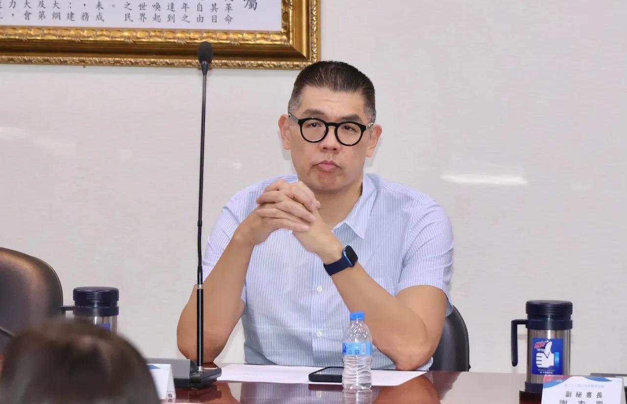 连胜文应该不会担任国民党副主席了！说实话，连胜文不连任副主席是一种政治姿态，