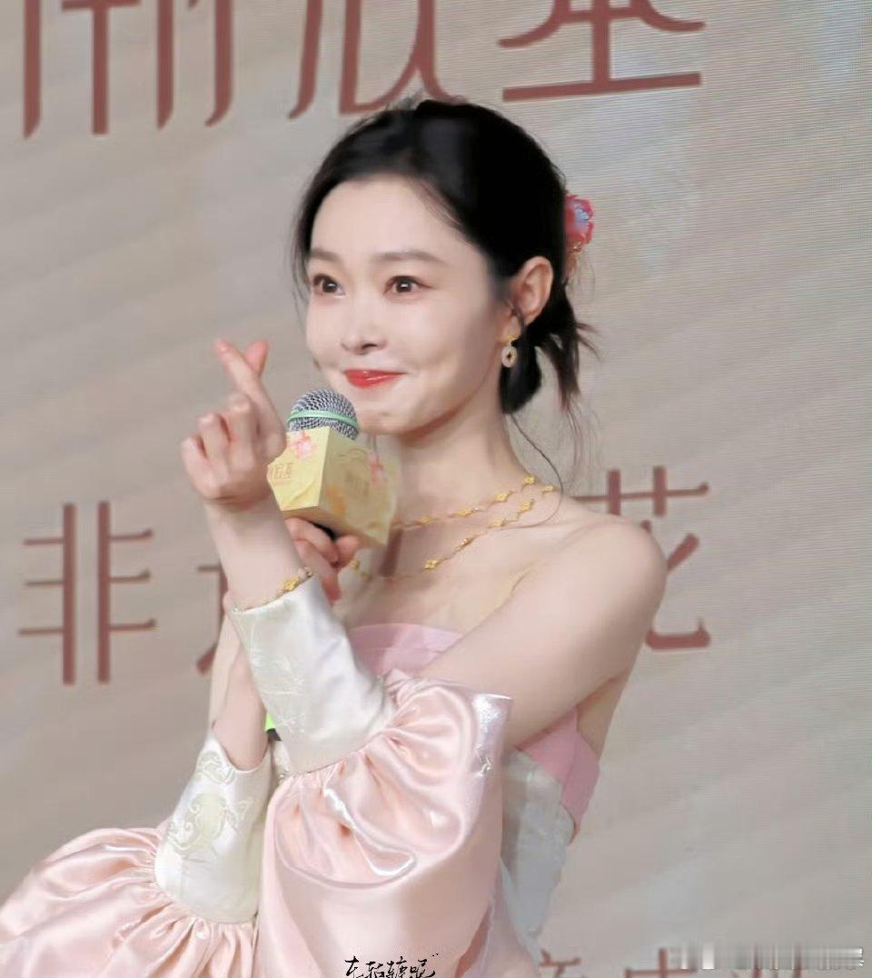 宋轶已经穿上秋裤了秋天的第一个秋裤提醒是宋轶给的！好的大家都要好好穿啊​​​