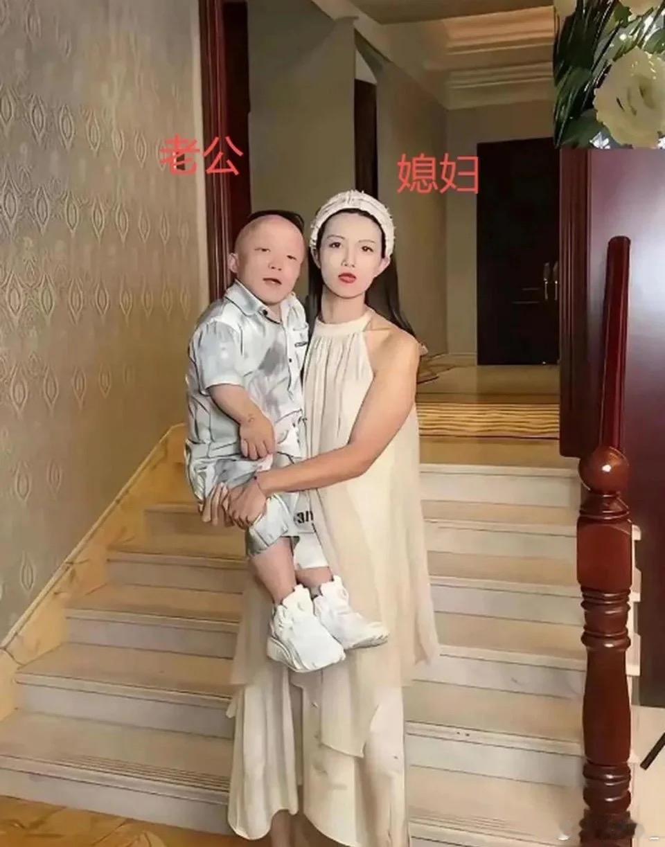 这一定是真爱吧，一家三口好和谐