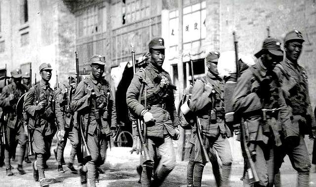 日本投降那天，延安桌上的兵力报表，让所有人都屏住了呼吸。1945年8月15