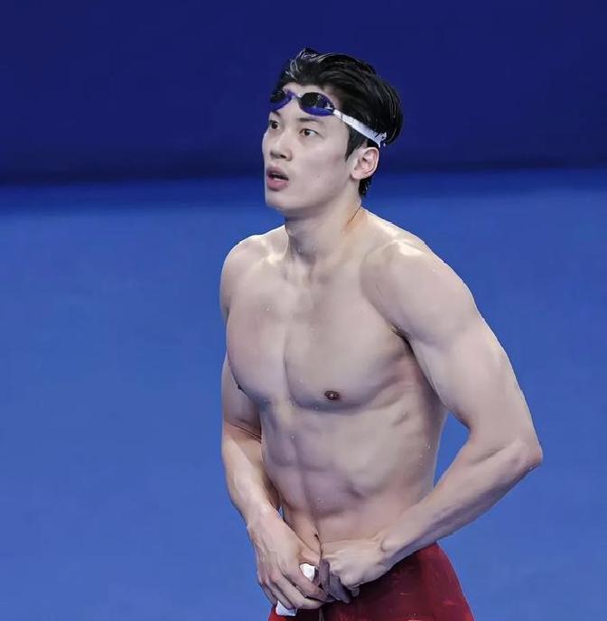 游泳界的硬汉汪顺这回可出名了！刚在第十五届全运会上，他一口气包揽19枚金牌，直接