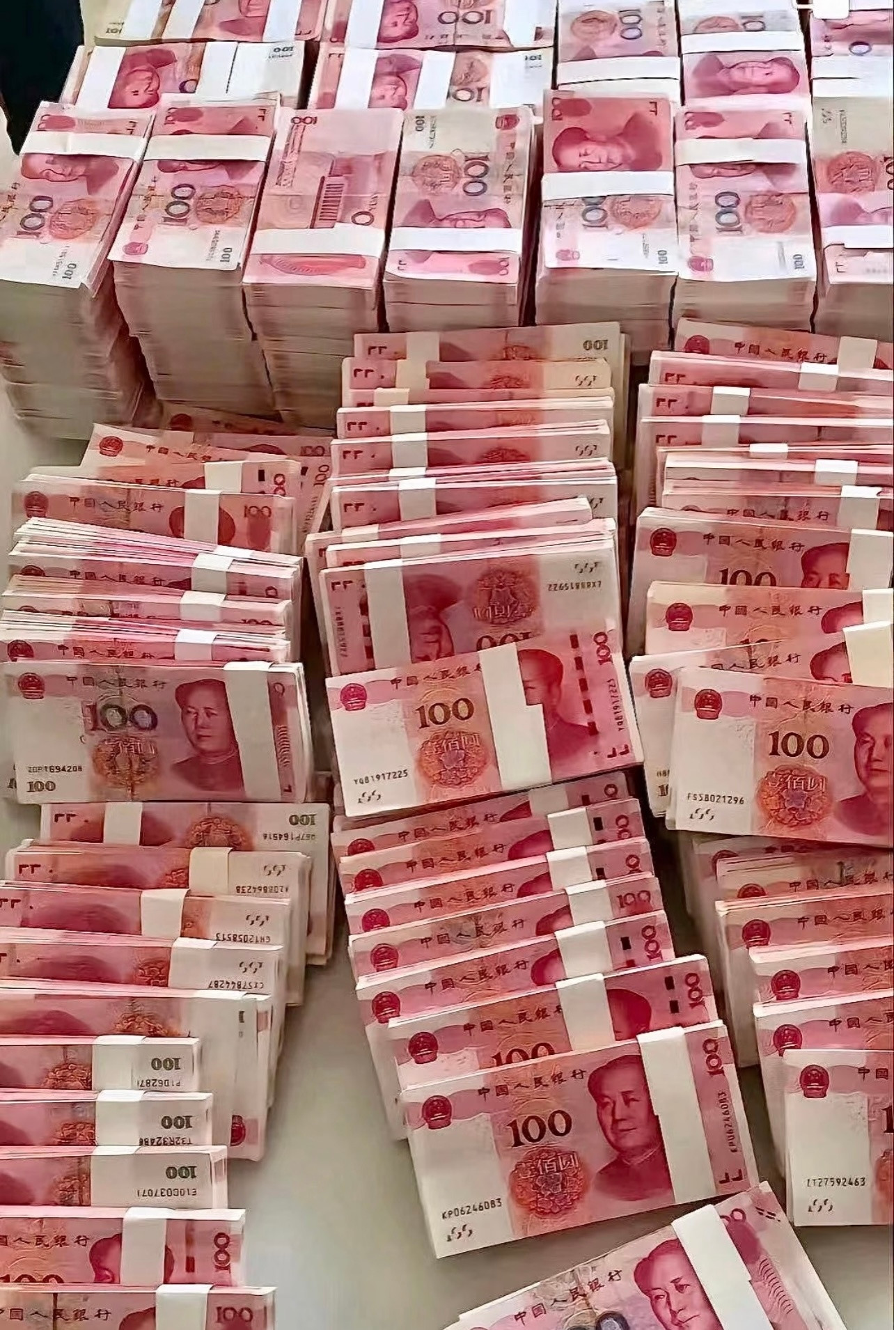 钱是有灵性的，刷到说明你有偏财运，一定要接。运势​​​