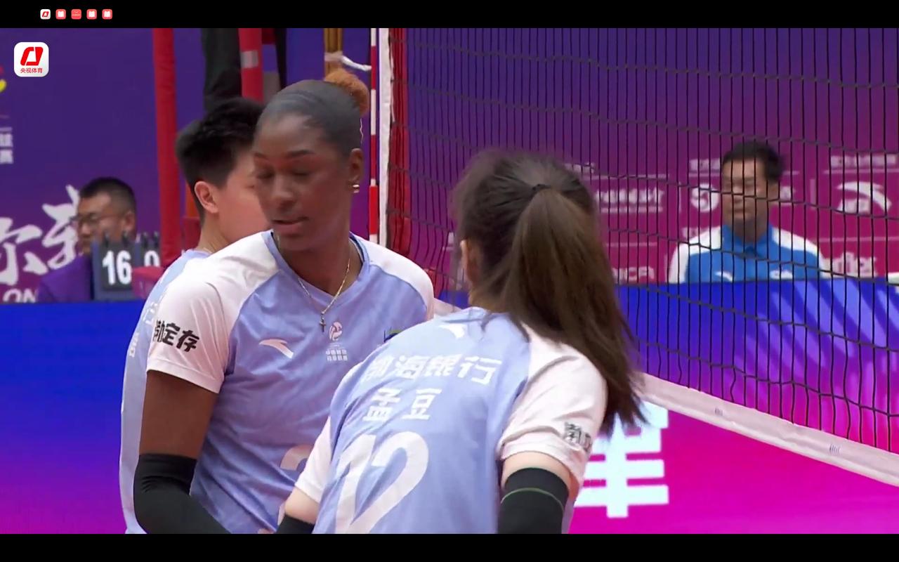 来自长沙周南中学的李荣钰，干里奔赴慕名而来，却并没有被天津女排当接应重点来培养，