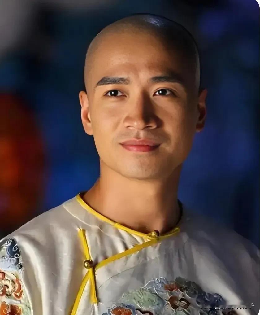 何晟铭不为人知的8件事：1.​原名叫何敏，曾改名“何味奇”，后改“何晟铭
