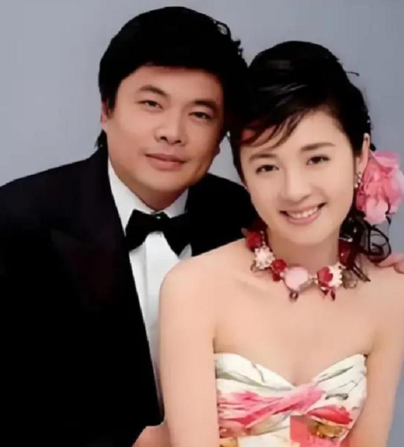 2004年，亿万富翁丁健对妻子说，“给你一个亿，离婚吧，我爱上别人了”，可妻子抱