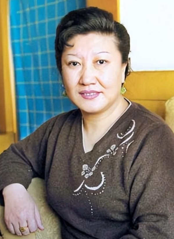 2005年，高秀敏突发疾病去世，留下了长春、北京、珠海的七套房子和巨额的存款，长