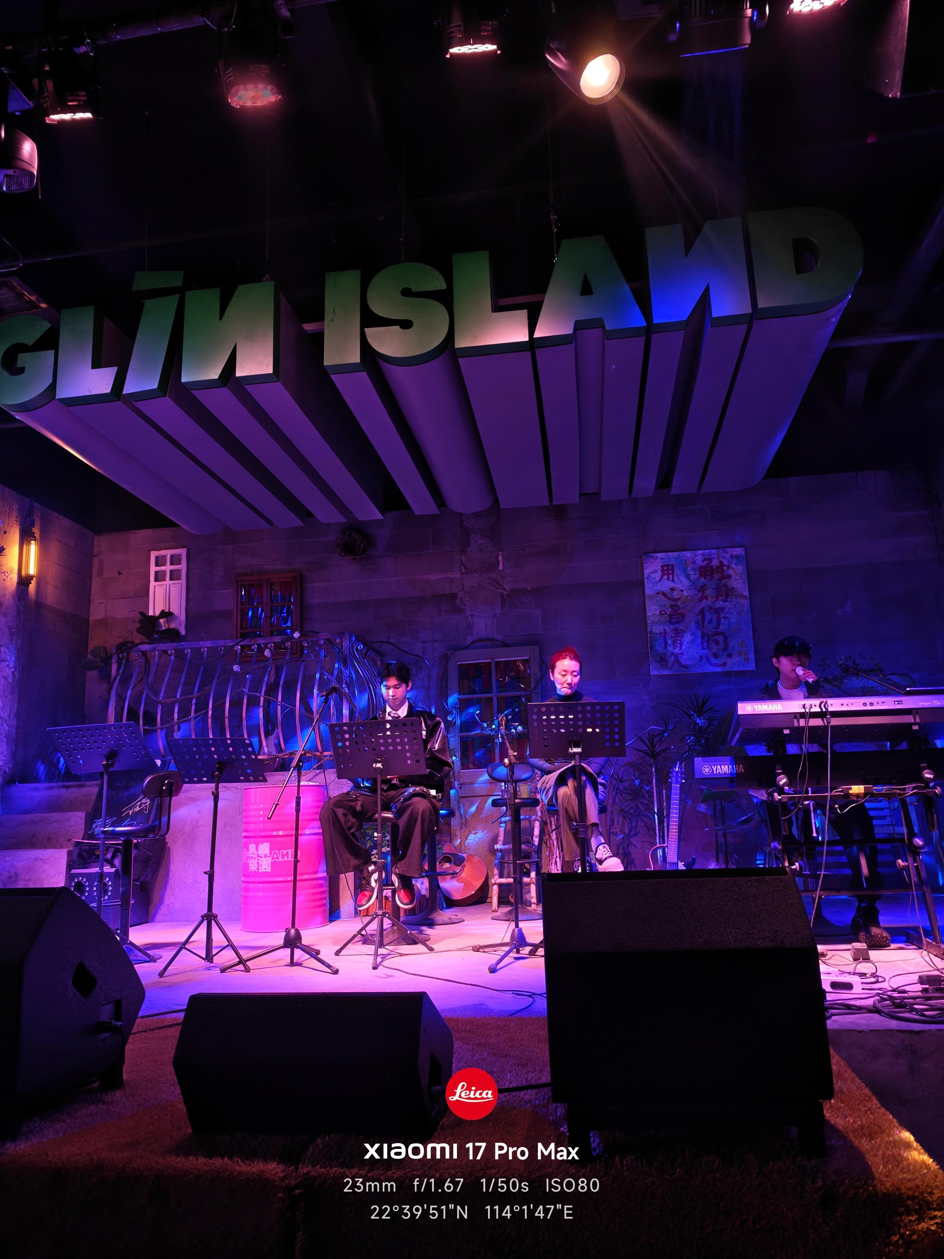 现在餐饮真难做，周一晚上整个店就2桌人。。奔着天地串湿辣牛肉来的，味道确实好吃，