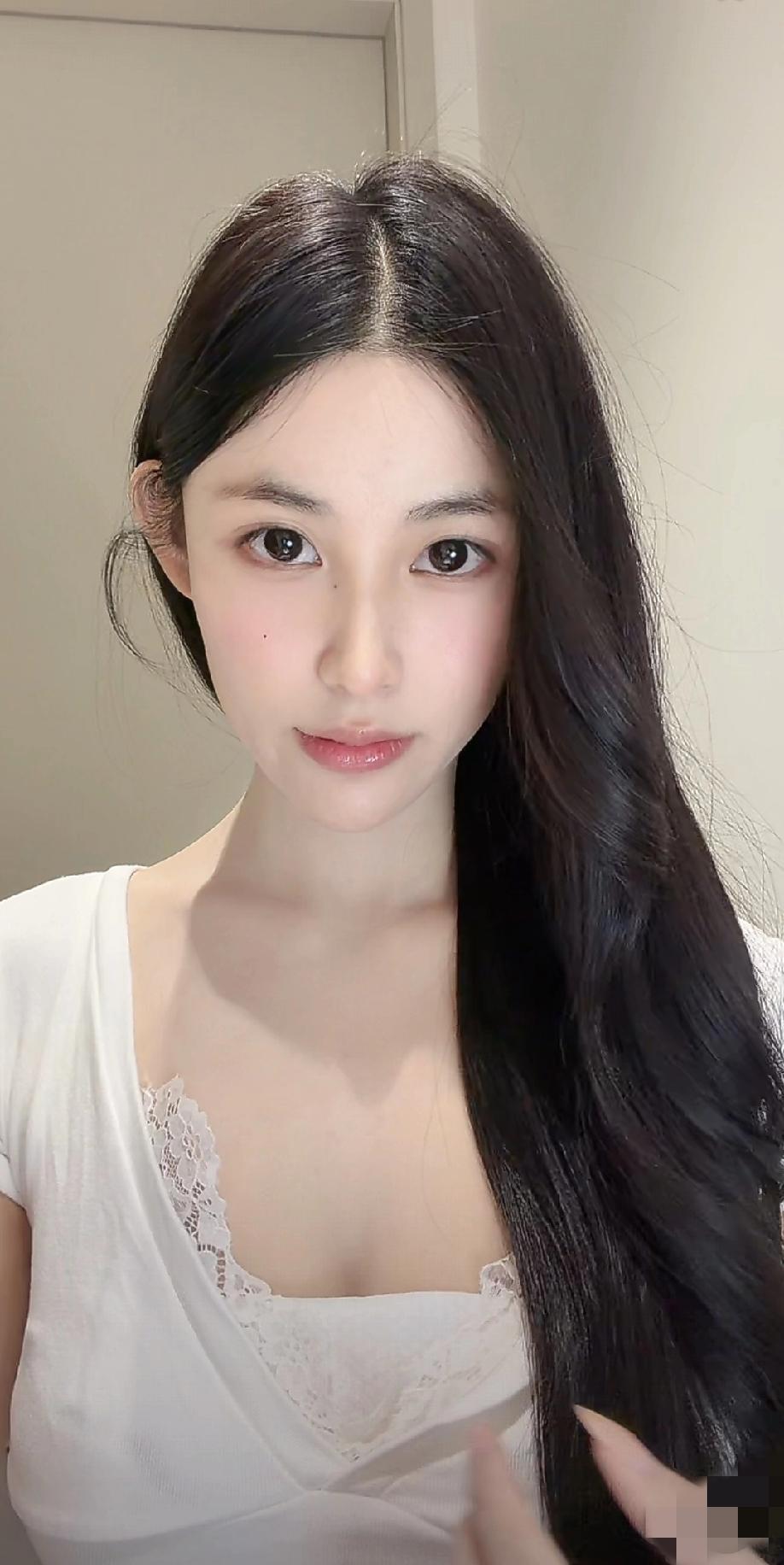 假装酷酷的女神美女甜美