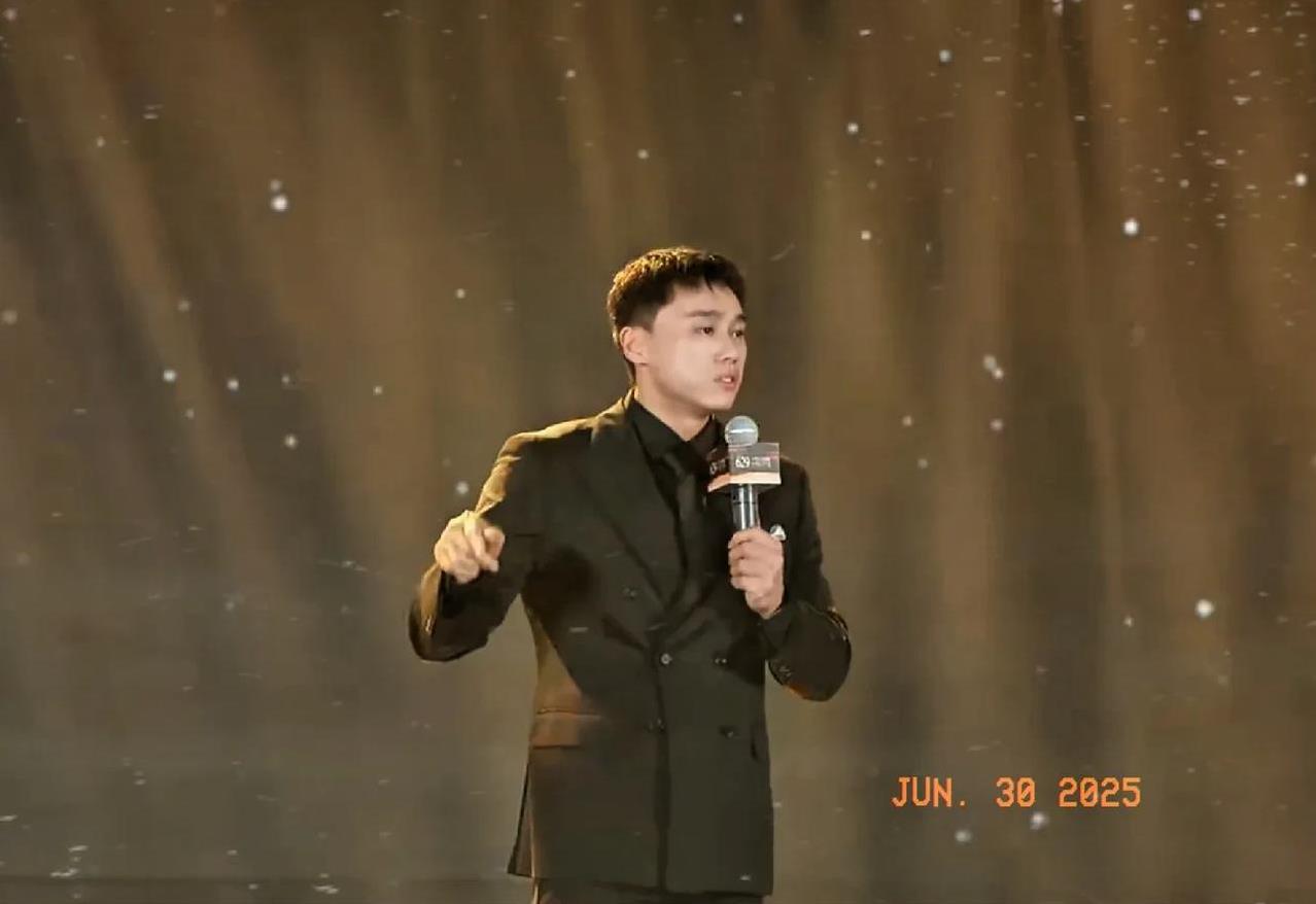 为什么会对伽柏言听计从，刘二狗解密伽柏家事。面对老葛喊话要和刘二狗伽柏打一场P