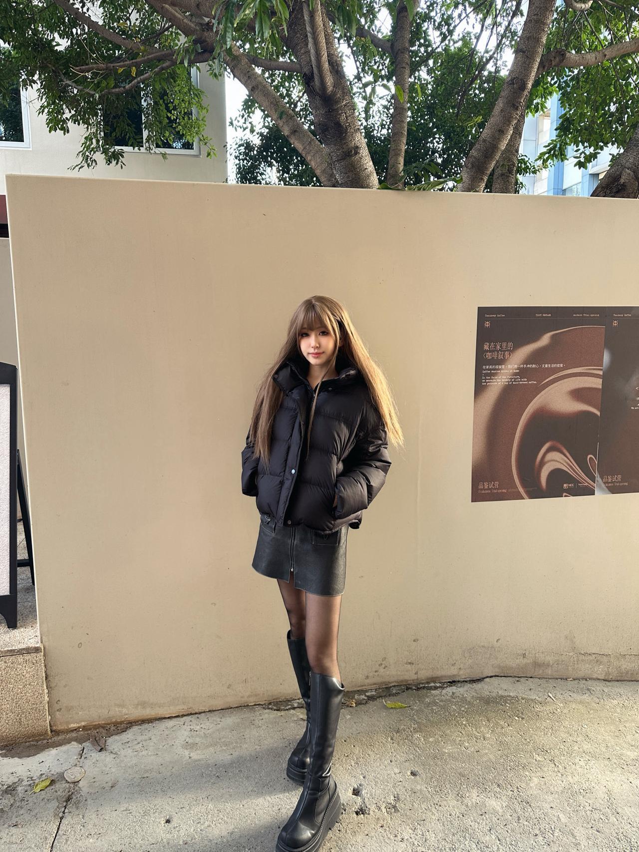 ✨冬季不可少的短款羽绒服|||泡芙羽绒服上身很轻盈暖和而且连帽的设计，风大的