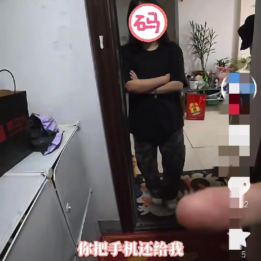 真的越看越气！现在大学生底线这么低了吗简直丢脸，女大学生找商家回收旧机谈好2
