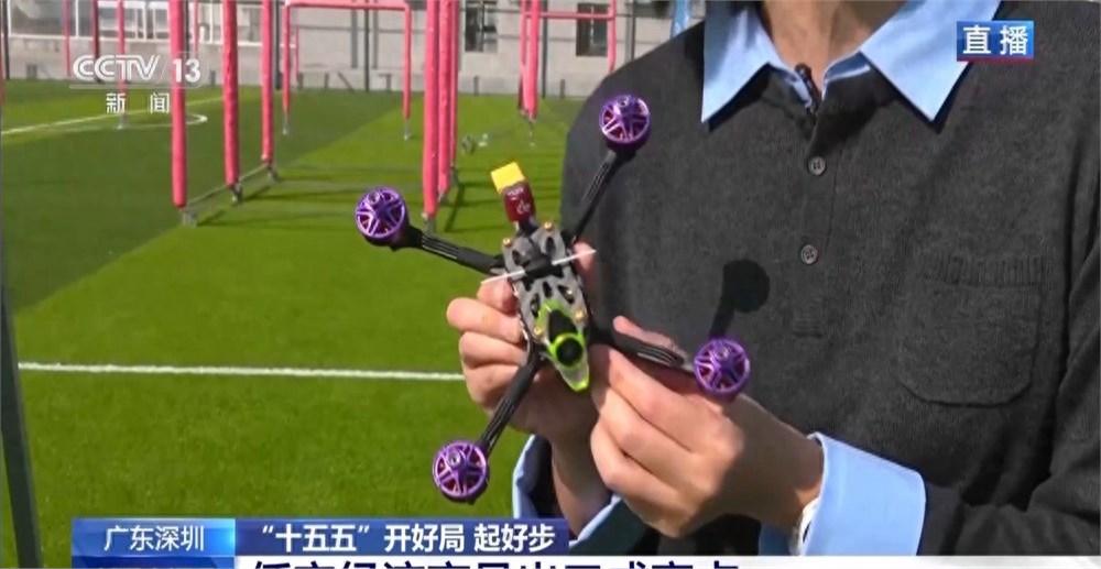 一位在深圳做外贸的朋友刚从展会回来，连夜给我打电话，声音激动得发颤：“兄弟，风向