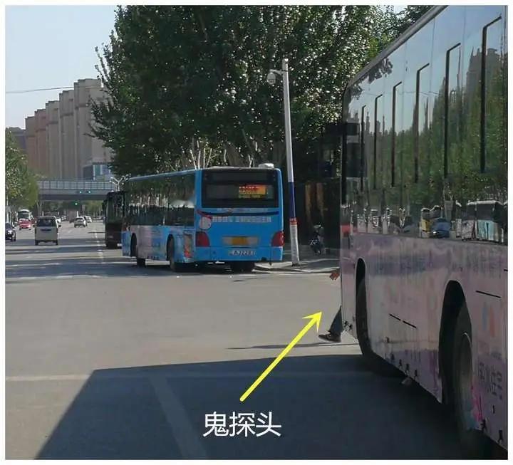 鬼探头的惨烈让人心惊肉跳。那年我们去旅游，出了九寨沟坐大巴来到一个叫川主寺