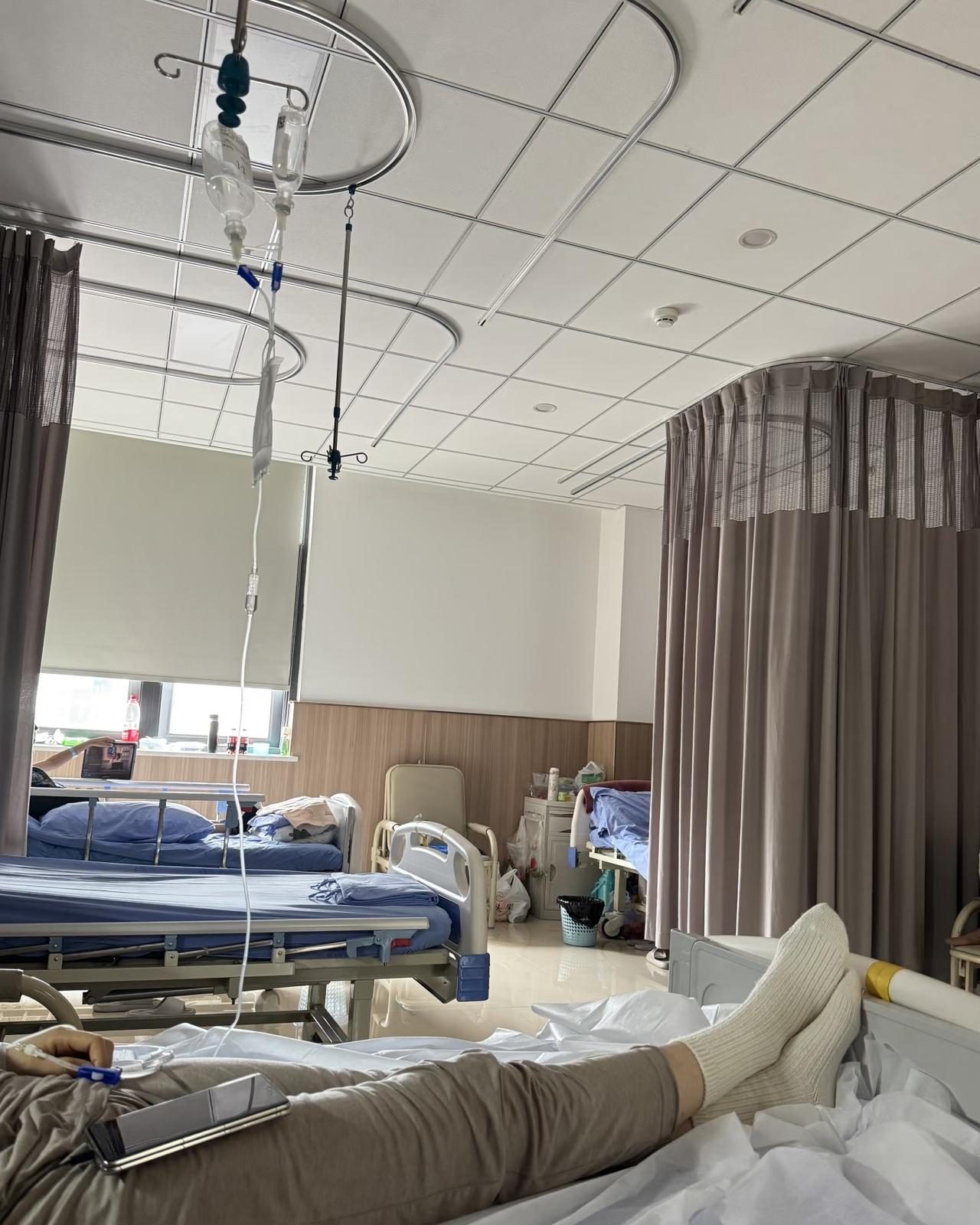 五年婚外关系，因男人一场大病现了原形。病床边，妻子细致入微的照顾，让他心生愧疚，