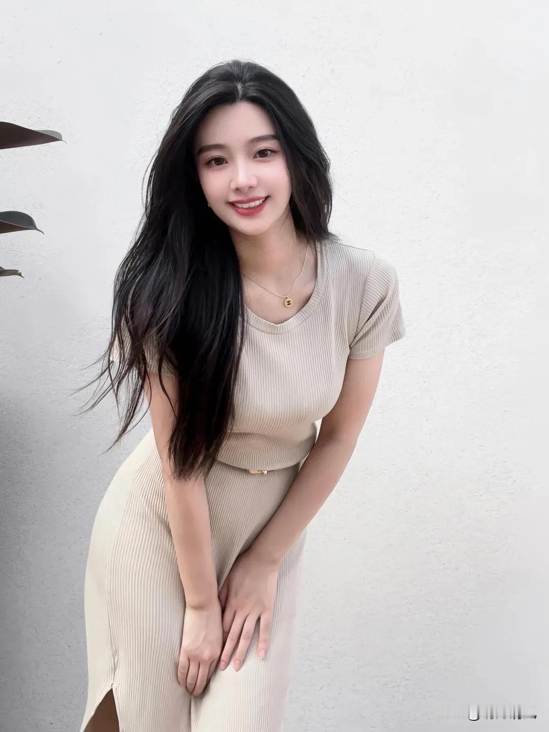 啊啊啊！终于发现一个温柔系拍照动作，拯救了我的“拍照尴尬脸”！就是那个侧身坐着