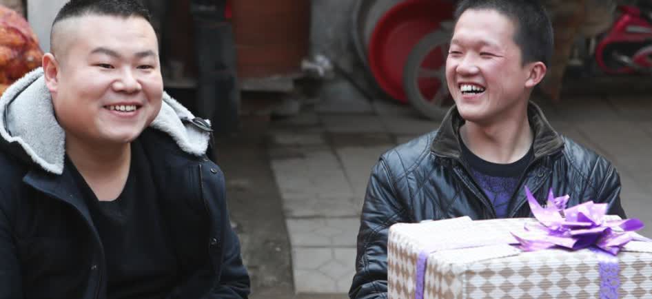 岳云鹏出名后，一个同学打电话问他借钱：“我妈住院了，能不能先借我50000块钱？