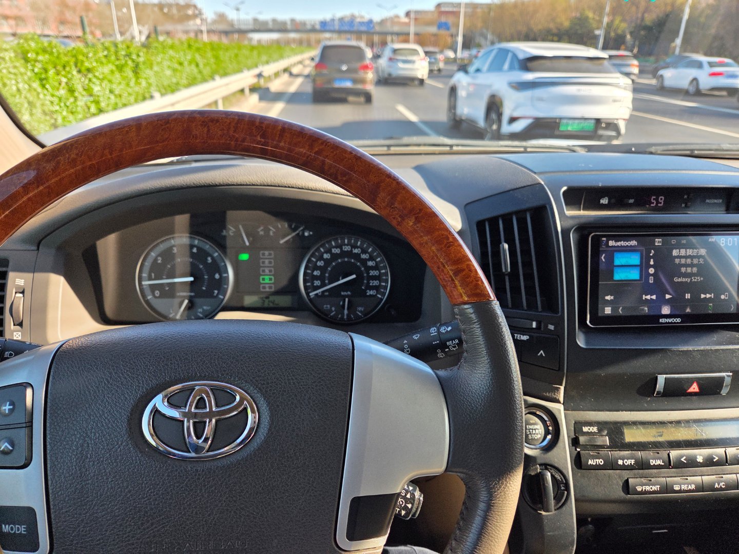 别上班了，跟我骑车去吧。