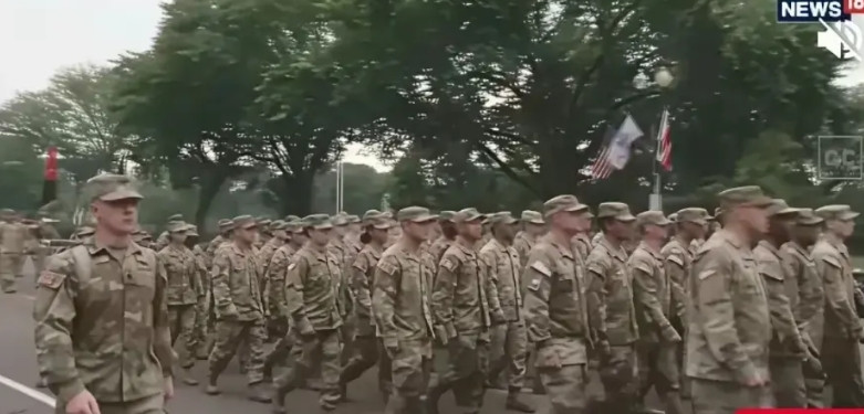 平生第一次看米国的阅兵仪式，士兵们不拿枪，不系武装带，走路有气无力，让俺不由得想
