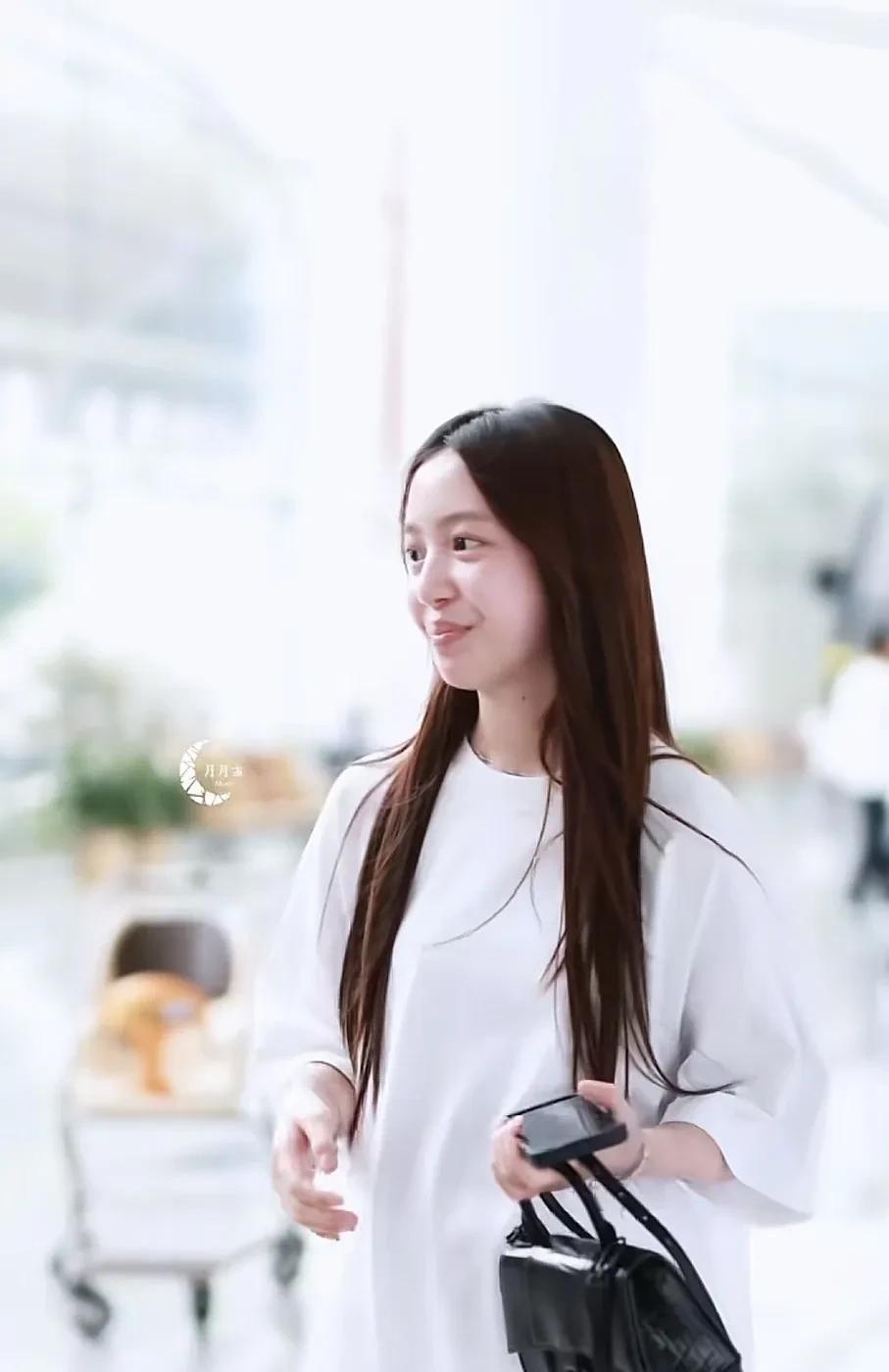 从林青霞到赵薇黄奕女明星的闺女，一个赛一个的丑！以前美女爱帅哥，现在美女爱
