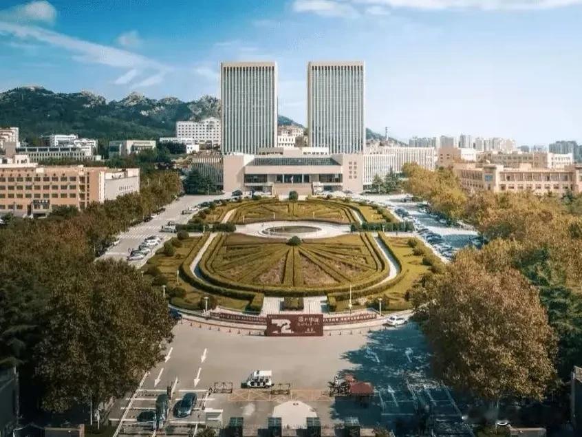 青岛大学每年接近30亿的经费都花哪了？教职工的工资拖欠好几个月，宿舍的空调已经盼