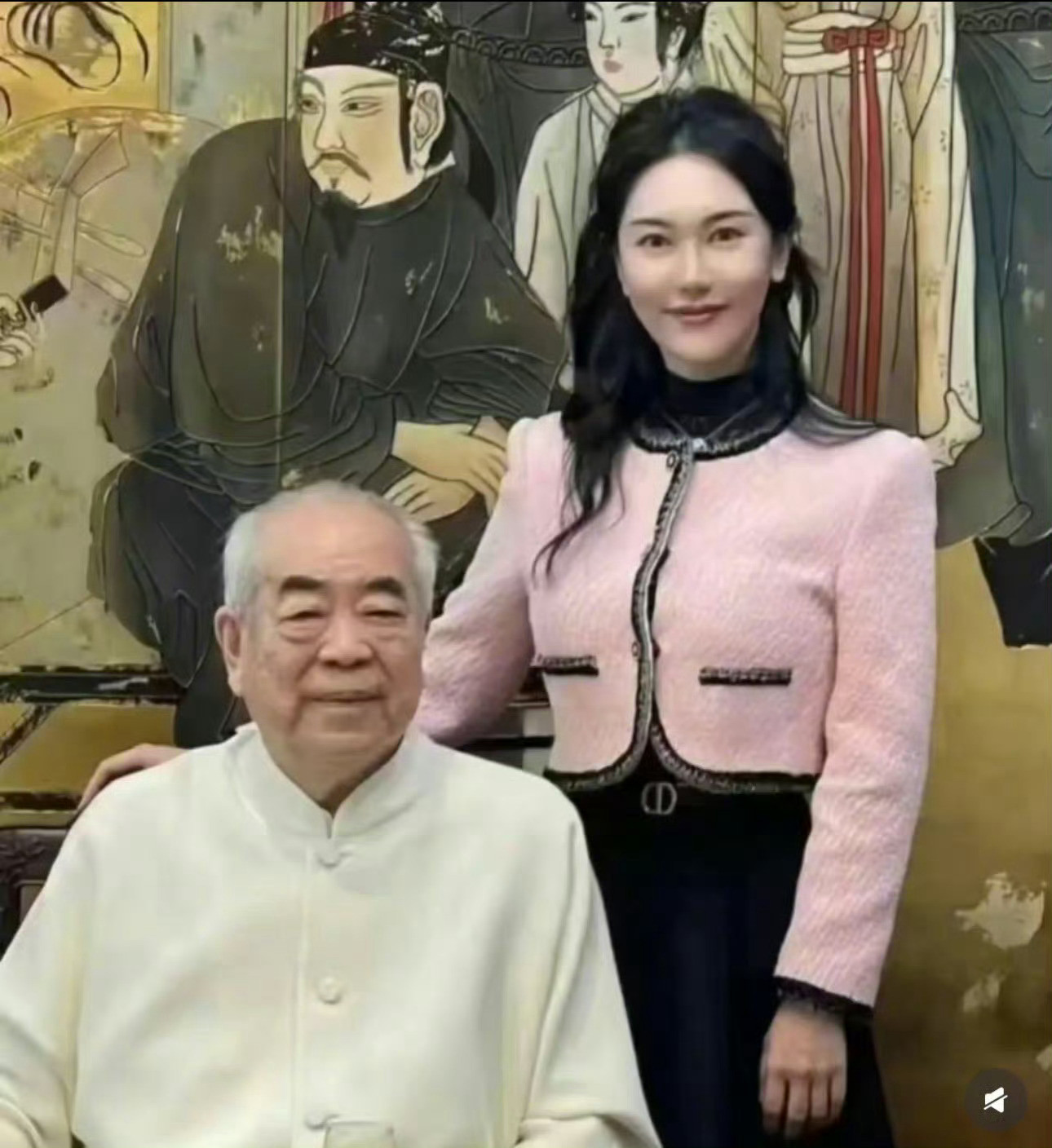 87岁著名书画家被娇妻卷走20亿贪图美色是一方面，另一方面可能是被裹挟了，否则